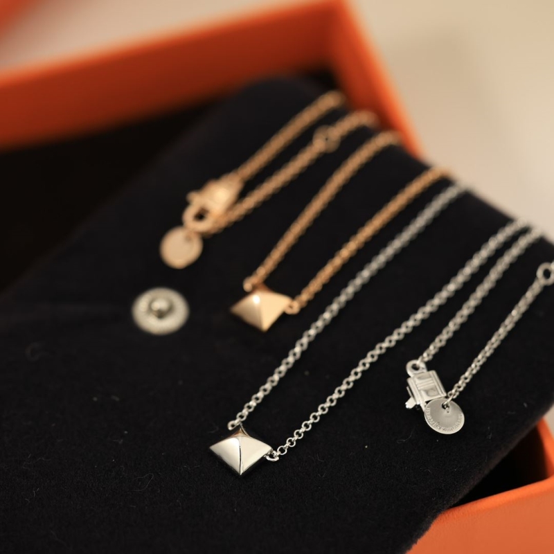 H**me5 necklaces